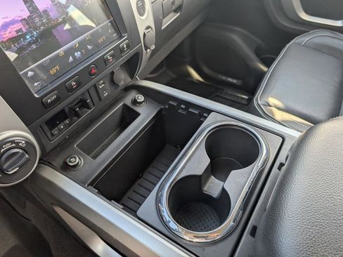 Used 2017 Nissan Titan PRO-4X AWD/4WD image 23