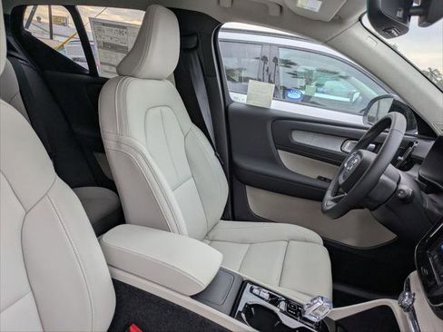 New 2026 Volvo XC40 B5 Ultra w/ Climate Package image 14