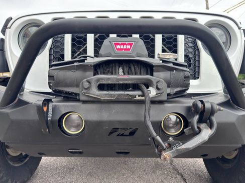 Used 2020 Jeep Gladiator Sport w/ Quick Order Package 24S AWD/4WD image 39