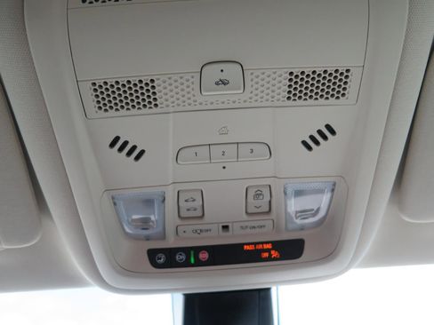 Used 2025 Cadillac XT6 Premium Luxury w/ Technology Package image 20