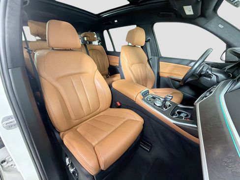 Used 2021 BMW X7 M50i image 31