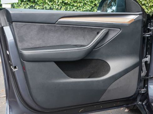Used 2023 Tesla Model Y 2WD image 19