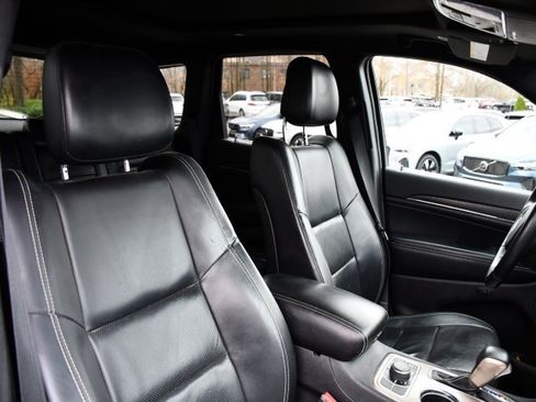 Used 2017 Jeep Grand Cherokee Limited w/ Luxury Group II image 28