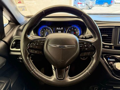 Used 2020 Chrysler Pacifica Touring w/ S Appearance Package FWD image 25