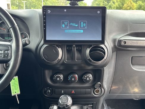 Used 2017 Jeep Wrangler Sport AWD/4WD image 8