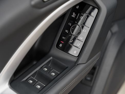 New 2025 Audi Q5 Premium Plus image 24