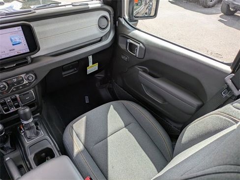 New 2025 Jeep Gladiator Sport image 17