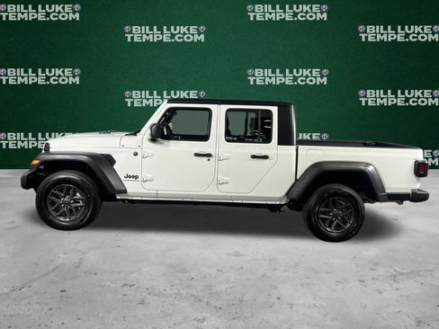Used 2025 Jeep Gladiator Sport image 8