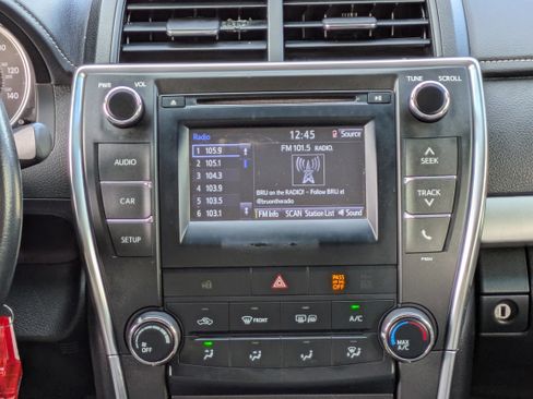 Used 2016 Toyota Camry XLE image 17