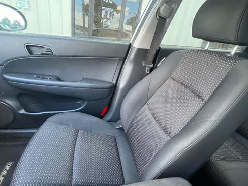 Used 2012 Hyundai Elantra GLS FWD image 17