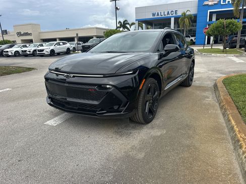 New 2025 Chevrolet Equinox EV RS image 2