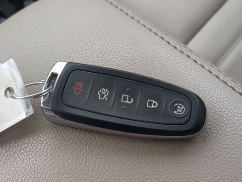 Used 2018 Ford Escape Titanium w/ Ford Safe & Smart Package image 39