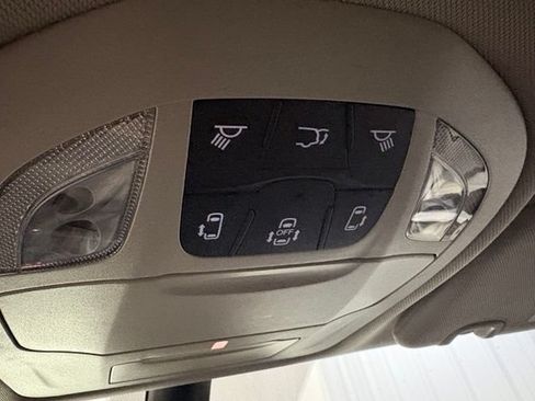 Used 2023 Chrysler Pacifica Touring-L FWD image 30