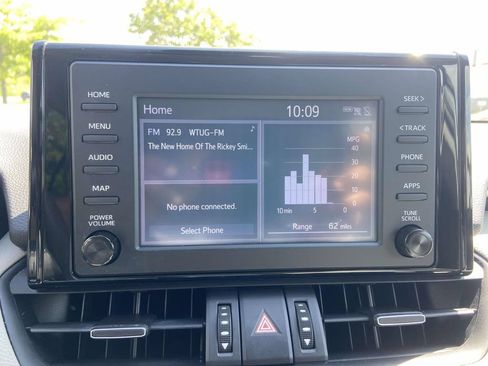 Used 2019 Toyota RAV4 XLE Premium FWD image 26