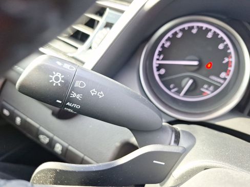 Used 2023 Toyota Camry SE image 21