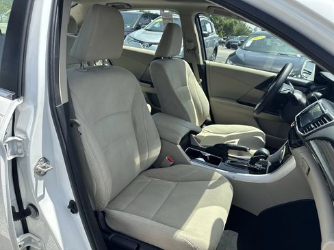 Used 2017 Honda Accord EX image 14