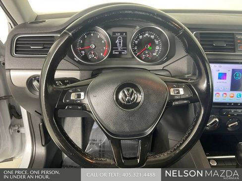 Used 2017 Volkswagen Jetta SE FWD image 40