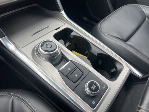 Certified 2022 Ford Explorer XLT w/ Equipment Group 202A image 15