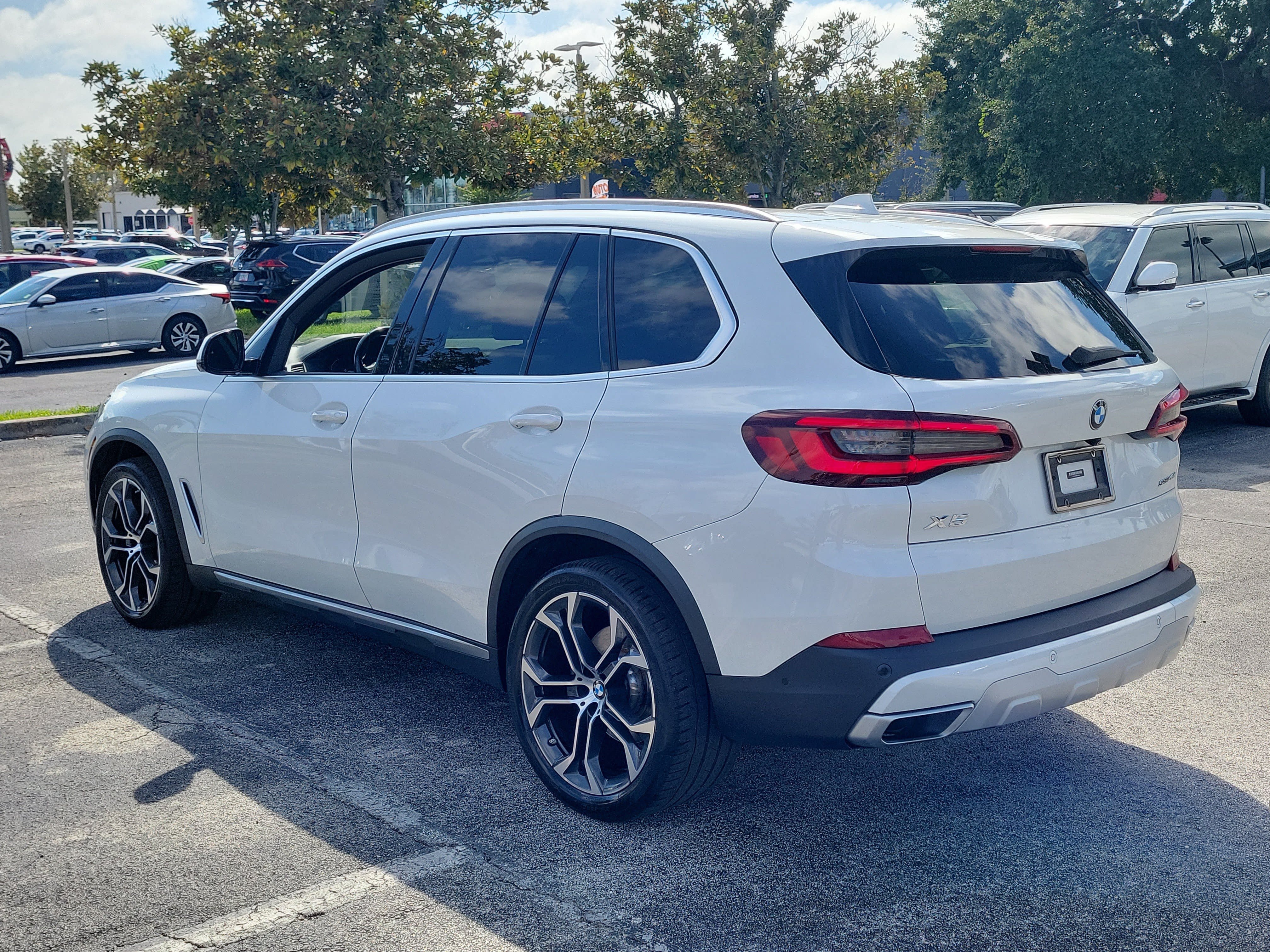 Used 2021 BMW X5 sDrive40i w/ Premium Package RWD image 9