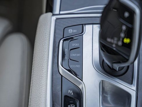 Used 2019 BMW 740i 740i w/ M Sport Package image 27