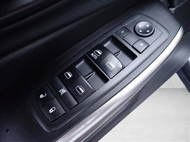 Used 2019 Jeep Cherokee Latitude w/ Popular Appearance Group AWD/4WD image 12
