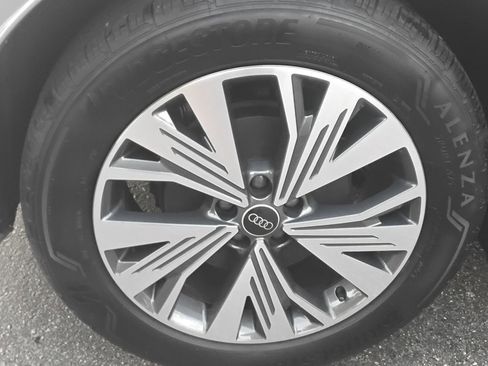 Used 2025 Audi Q4 e-tron Premium image 12