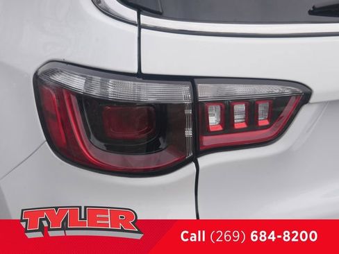 Used 2022 Jeep Compass Latitude image 13