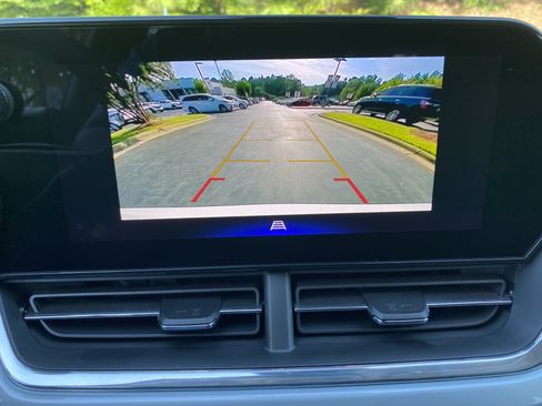 Used 2025 Chevrolet Trax LT w/ LT Convenience Package FWD image 18