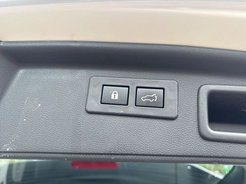 Used 2023 Subaru Forester Premium image 27