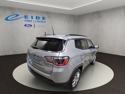 Used 2022 Jeep Compass Latitude AWD/4WD image 10