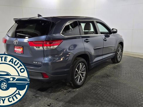 Used 2017 Toyota Highlander XLE image 10