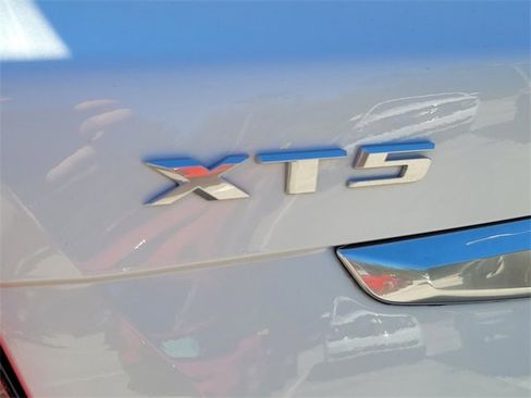Used 2025 Cadillac XT5 Premium Luxury image 17