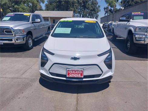 Used 2023 Chevrolet Bolt LT w/ Infotainment Package FWD image 2