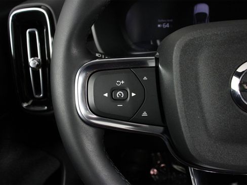 Certified 2023 Volvo C40 Recharge Core image 10