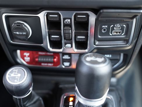 Used 2024 Jeep Wrangler Unlimited Rubicon AWD/4WD image 27