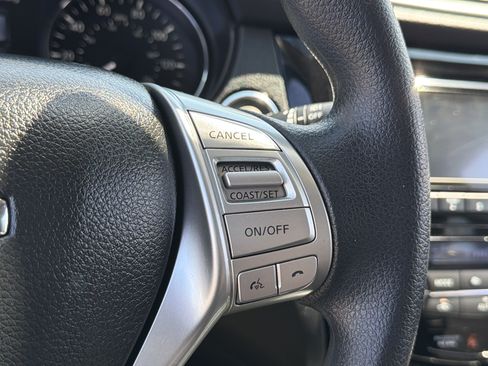 Used 2014 Nissan Rogue SV AWD/4WD image 18
