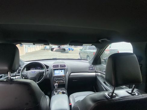 Used 2018 Ford Explorer XLT w/ Equipment Group 202A image 26