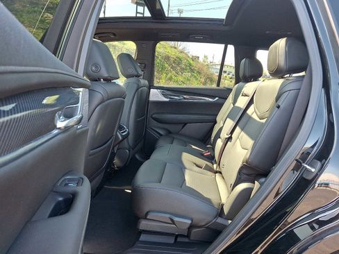 Used 2024 Cadillac XT6 Sport w/ Technology Package image 10