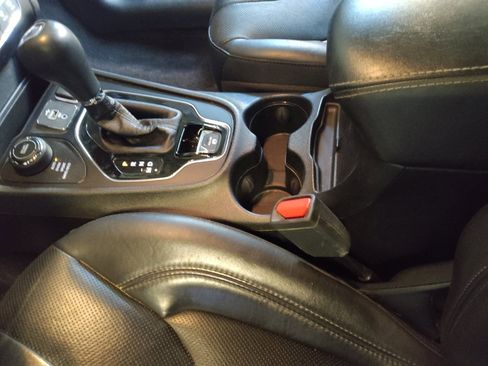 Used 2019 Jeep Cherokee Limited image 26