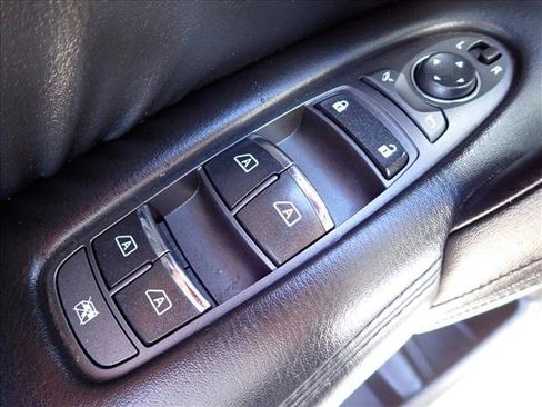 Used 2021 Nissan Armada SL w/ Captain's Chairs Package image 17