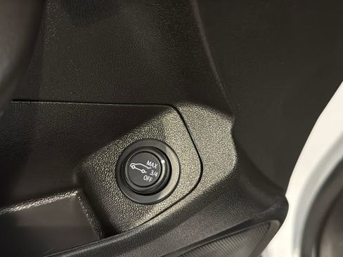 Used 2023 GMC Terrain SLE w/ Driver Convenience Package image 24