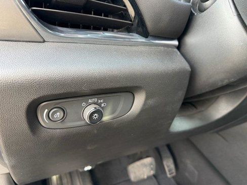 Used 2023 Chevrolet Traverse LT image 24