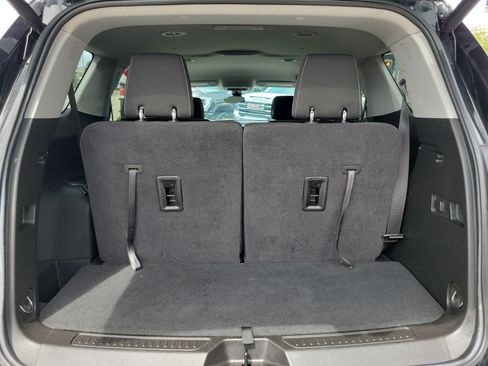 Used 2023 GMC Acadia SLE w/ Driver Convenience Package FWD image 16