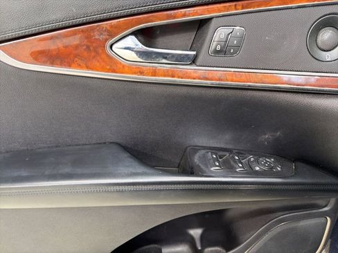 Used 2019 Lincoln Nautilus Reserve image 12