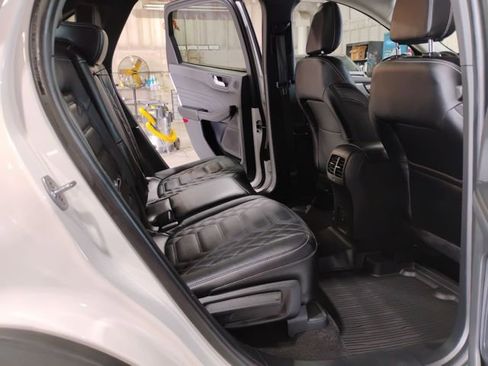 Used 2024 Ford Escape SE w/ PHEV Premium Package image 16
