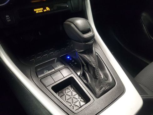 Used 2021 Toyota RAV4 LE image 28