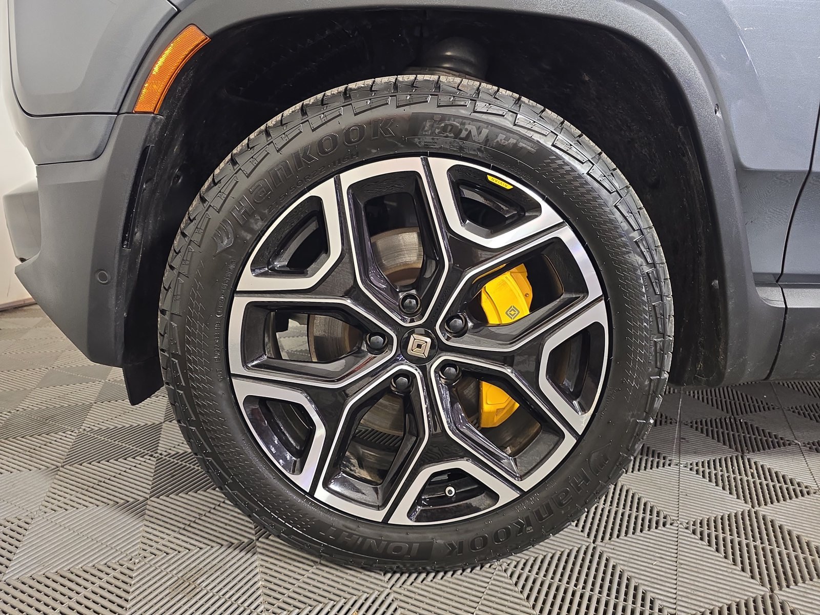 Used 2022 Rivian R1S Launch Edition Quad AWD/4WD image 9