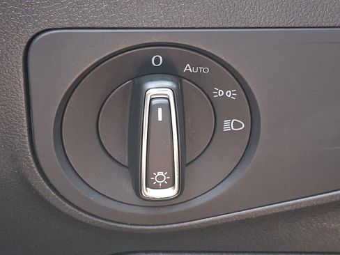 Used 2022 Volkswagen Tiguan SE AWD/4WD image 24