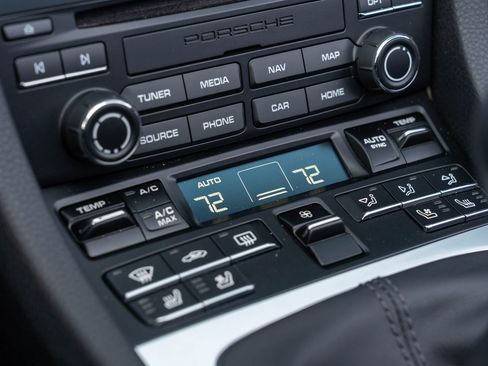 Certified 2024 Porsche 718 Boxster image 32