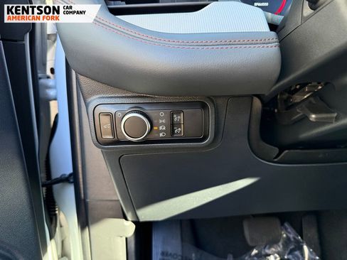 Used 2025 Ford Explorer Active image 17